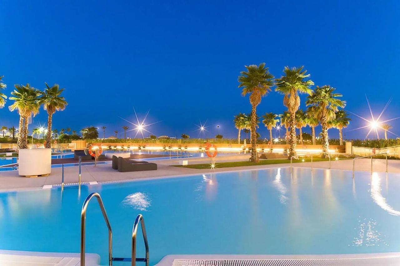 Luxury Complex Beachfront Apartment, Infinity Pool, Sauna, Gym And Large Terrace Torremolinos Ngoại thất bức ảnh