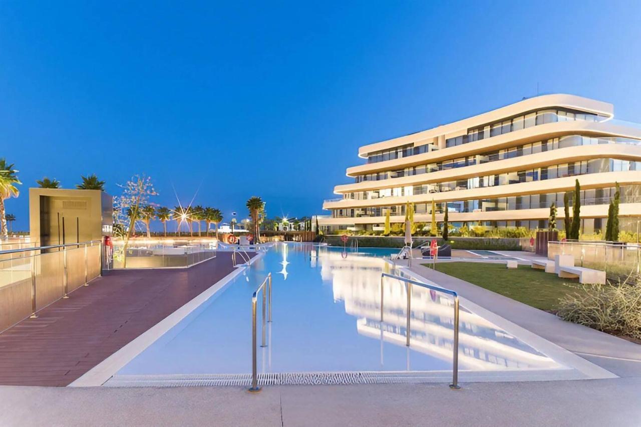 Luxury Complex Beachfront Apartment, Infinity Pool, Sauna, Gym And Large Terrace Torremolinos Ngoại thất bức ảnh
