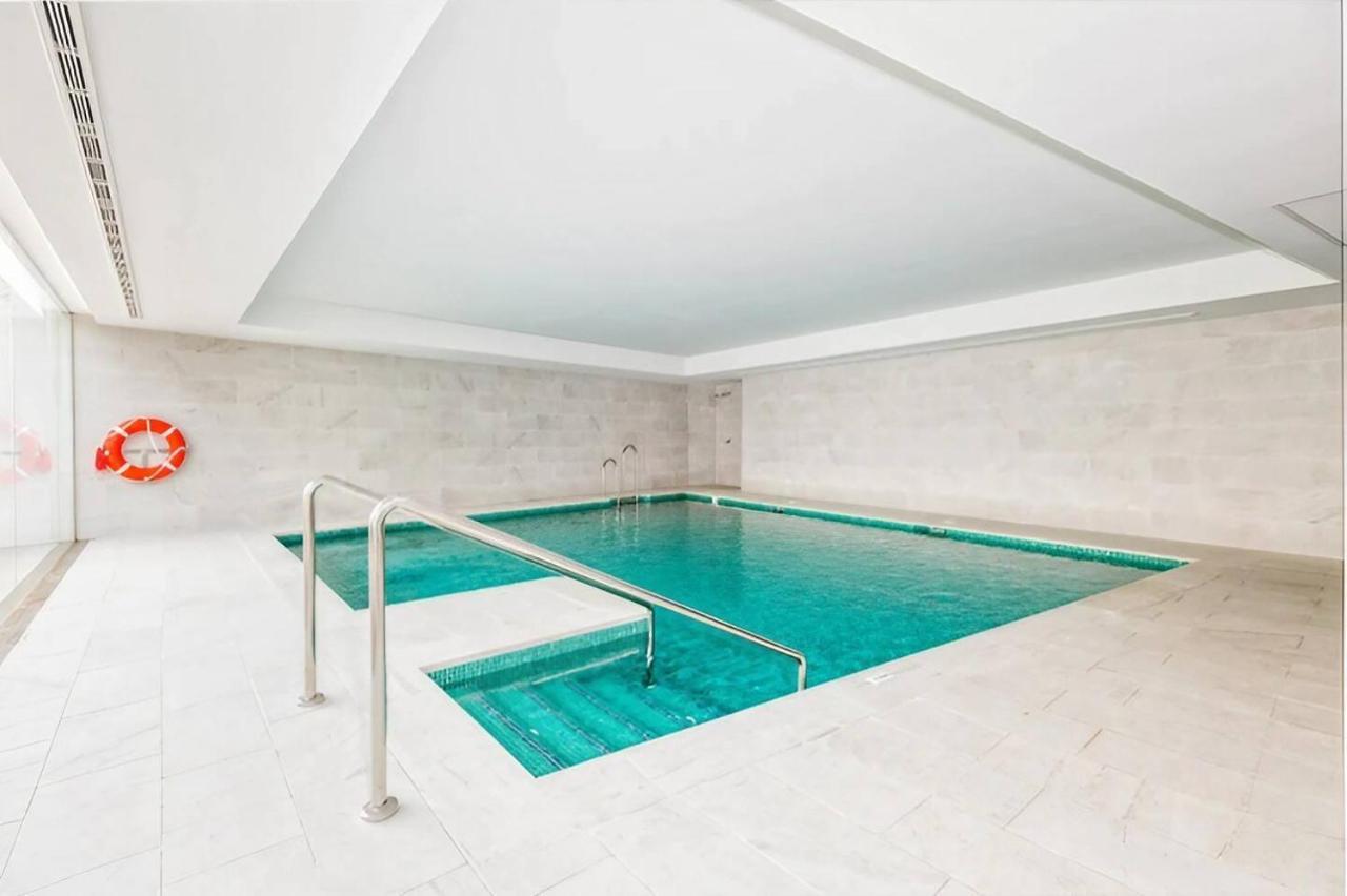 Luxury Complex Beachfront Apartment, Infinity Pool, Sauna, Gym And Large Terrace Torremolinos Ngoại thất bức ảnh